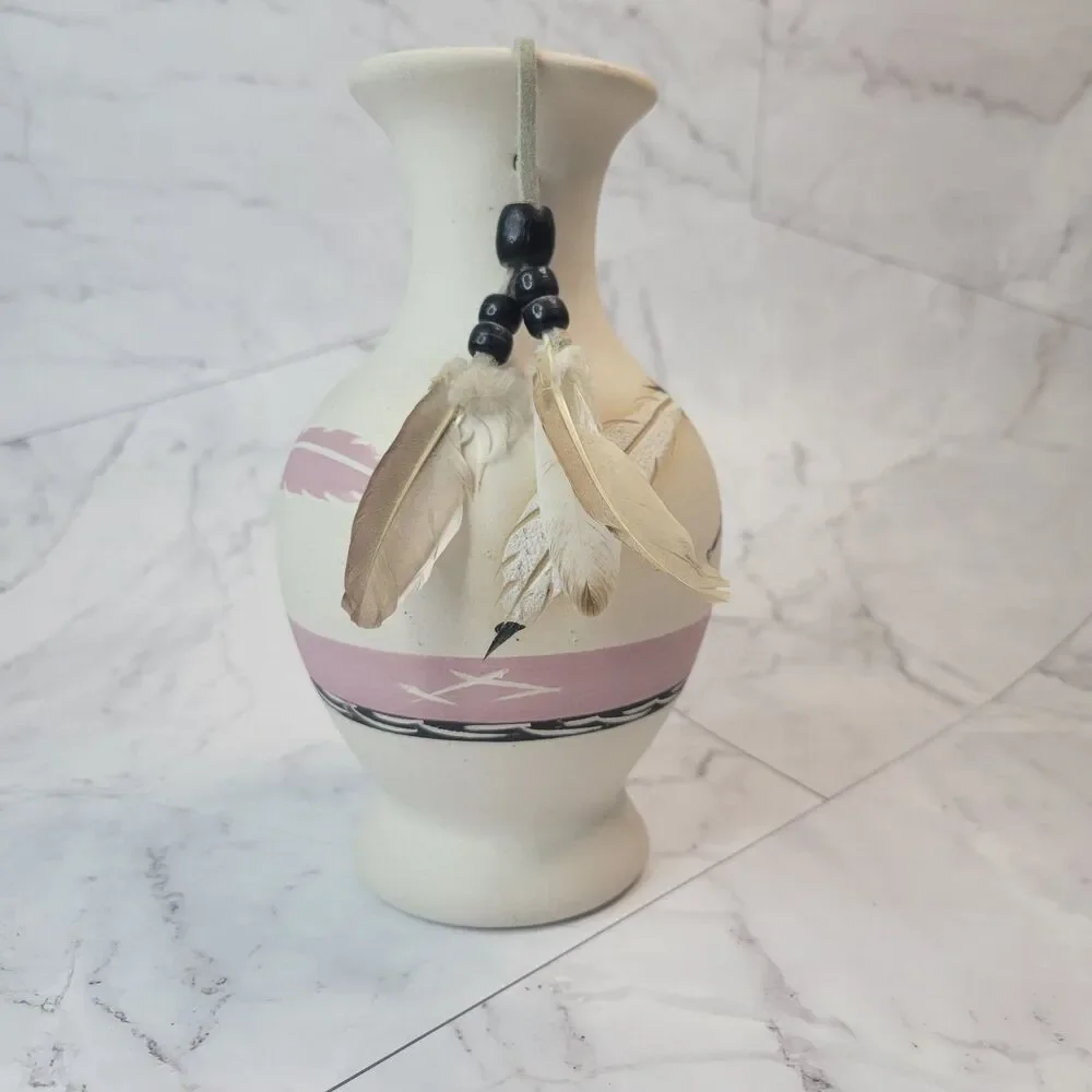 Vintage Native American pottery vase signed pink feather Little Violet 38